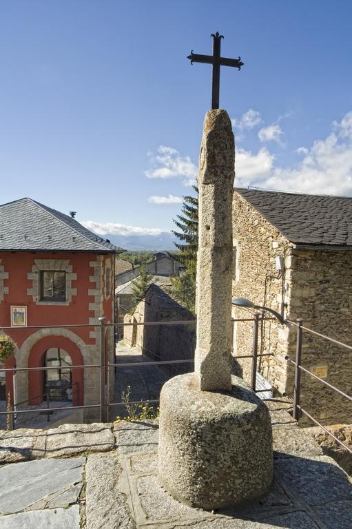 Alberg Anna Maria Janer Llivia Exterior foto